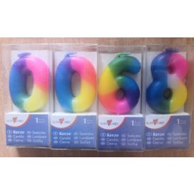 Szivárvány színű számos gyertya 