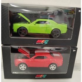 Autó nyitható motorháztetővel